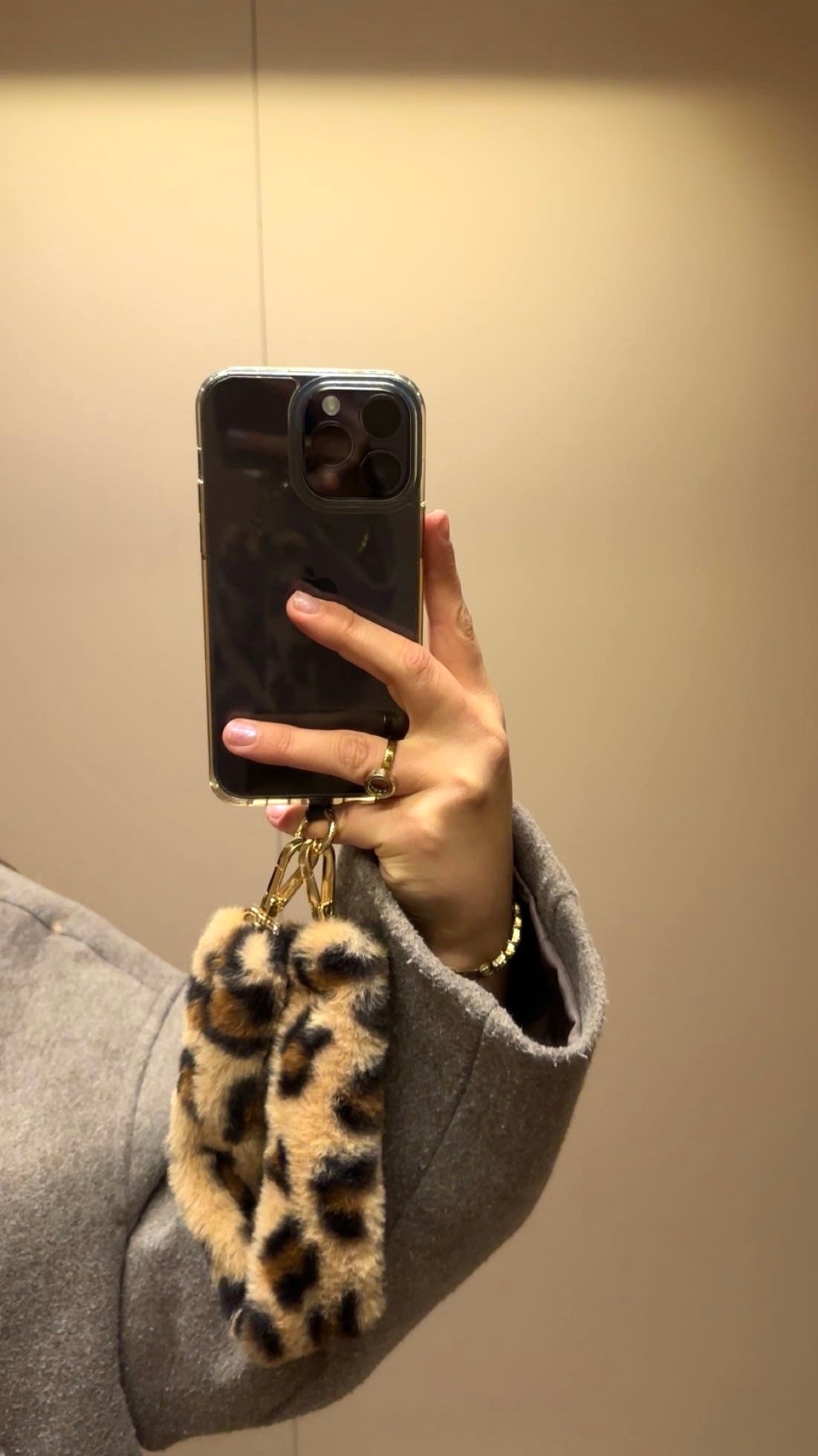 Fluffy Faux Fur Handle 40 cm Leo Brown